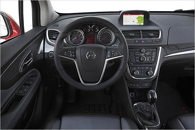 Übersichtliches Cockpit mit hoch platziertem Navi-Bildschirm