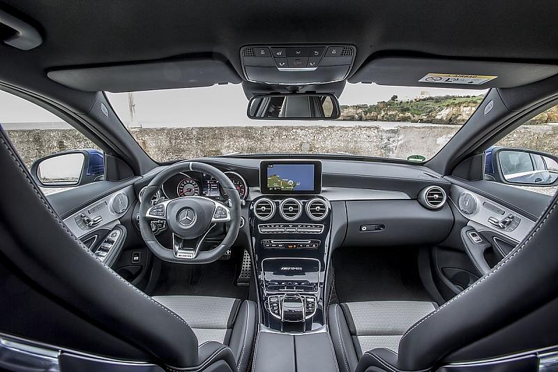 Das Cockpit des Mercedes-AMG C 63 S.