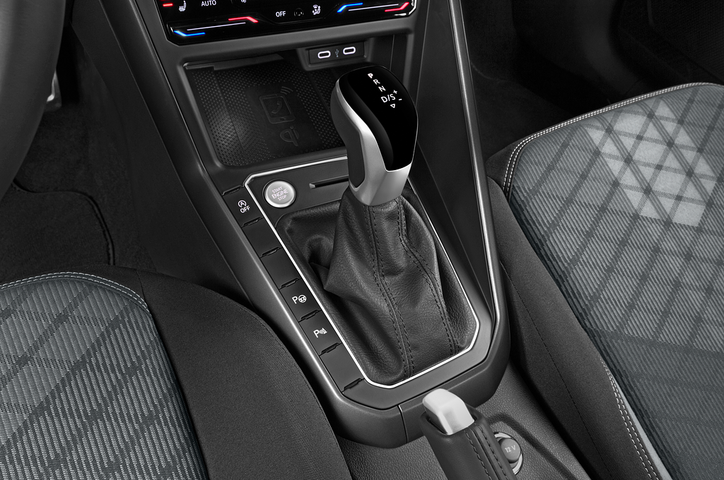 Volkswagen Taigo (Baujahr 2022) R-Line 5 Türen Schalthebel