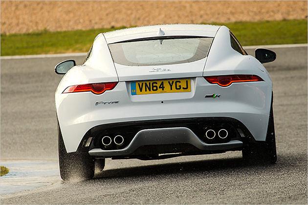 Das Allradsystem ist hecklastig ausgelegt. Nur bei Bedarf gehen bis zu 50 Prozent des Drehmoments nach vorne