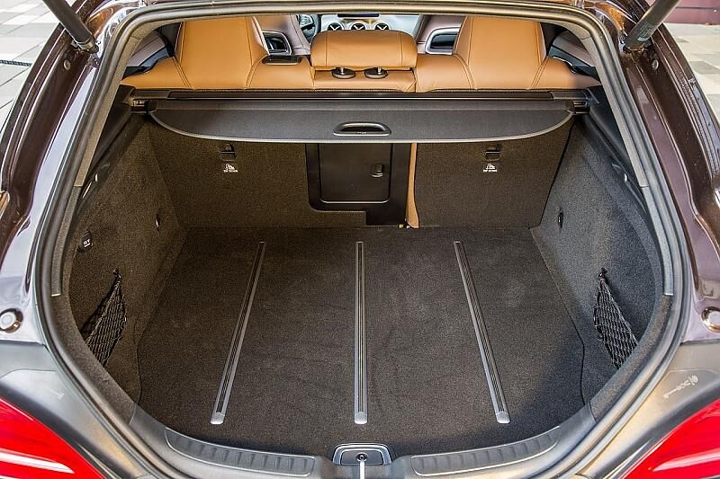 Der Kofferraum des Mercedes CLA 220 CDI Shooting Brake fasst zwischen 495 Liter bis maximal 1.354 Liter bei umgelegter Rückbank-Lehne