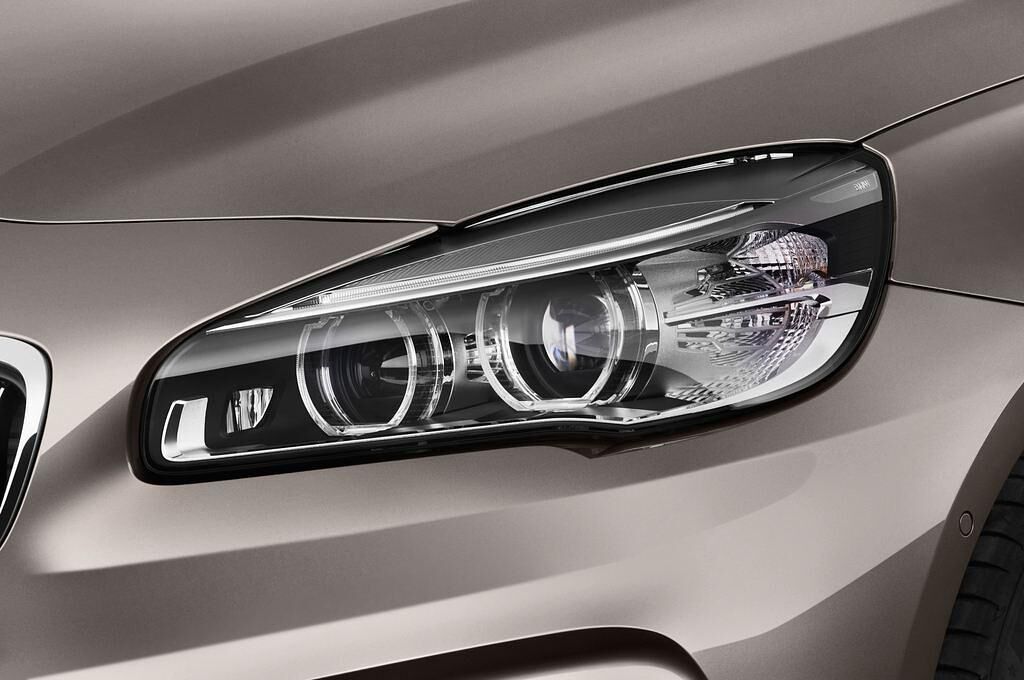 BMW 2 Series (Baujahr 2015) Luxury Line 5 Türen Scheinwerfer