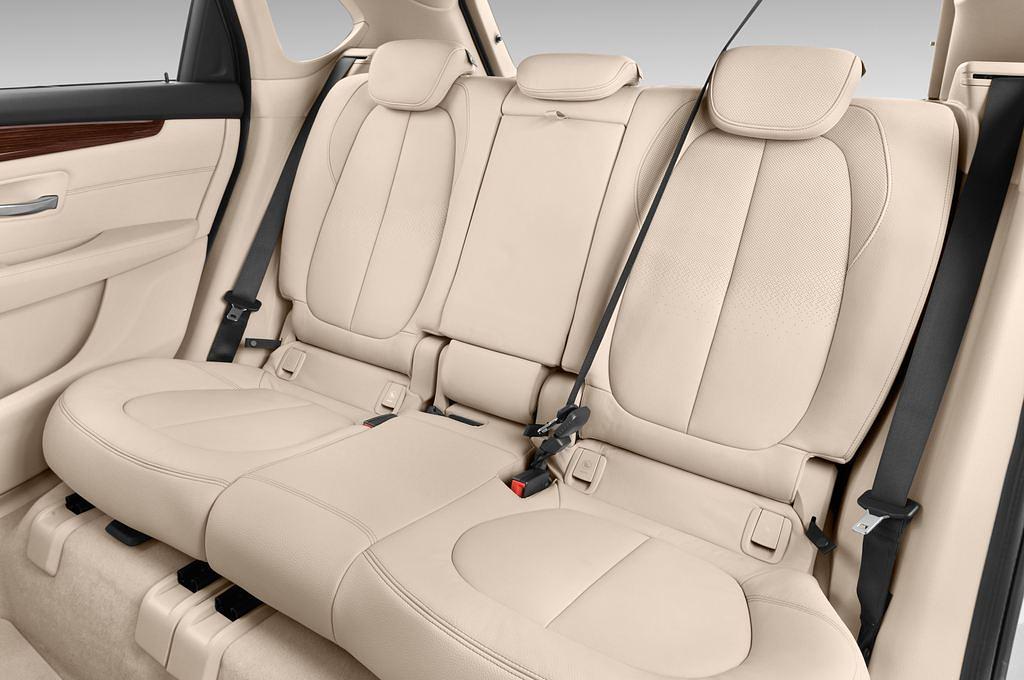 BMW 2 Series (Baujahr 2015) Luxury Line 5 Türen Rücksitze