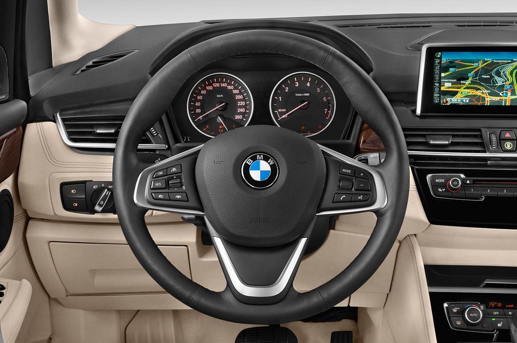 BMW 2 Series (Baujahr 2015) Luxury Line 5 Türen Lenkrad