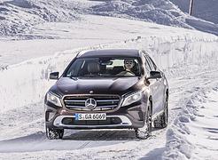 Mercedes GLA 250 4matic - Schlittenfahrt im Schnee