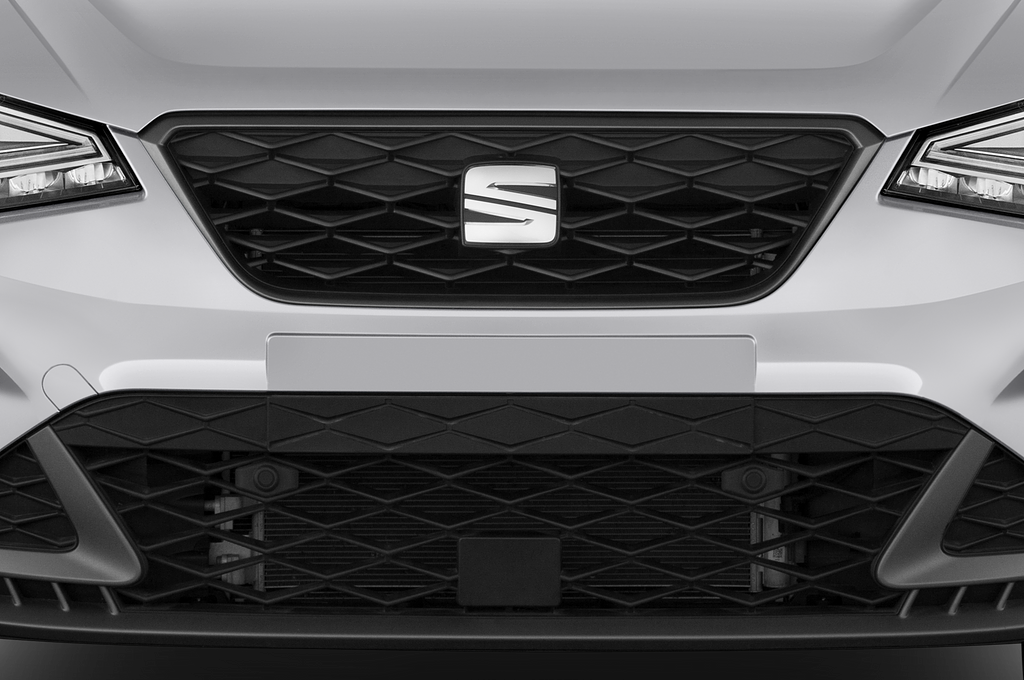 SEAT Arona (Baujahr 2023) FR 5 Türen Kühlergrill und Scheinwerfer