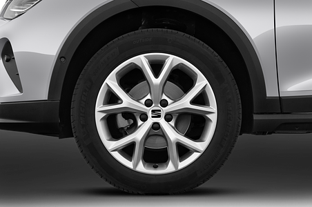 SEAT Arona (Baujahr 2023) FR 5 Türen Reifen und Felge