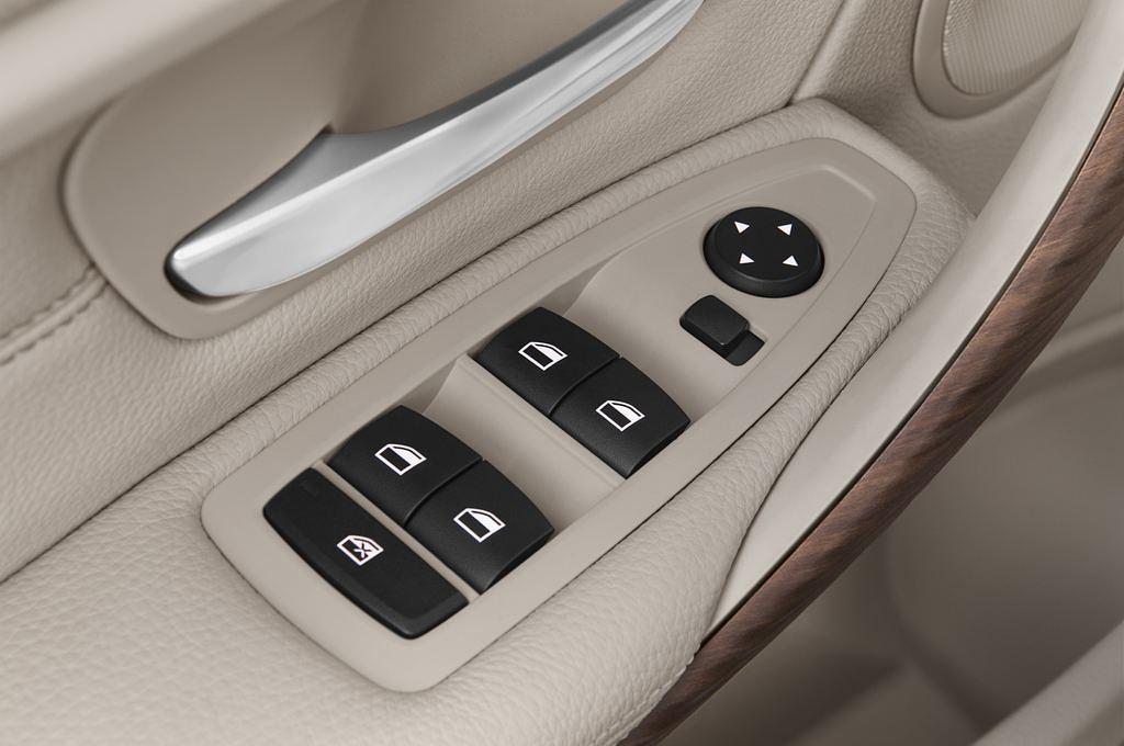 BMW 3 Series (Baujahr 2012) Modern Line 2 Türen Bedienungselemente Tür