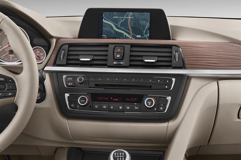 BMW 3 Series (Baujahr 2012) Modern Line 2 Türen Mittelkonsole