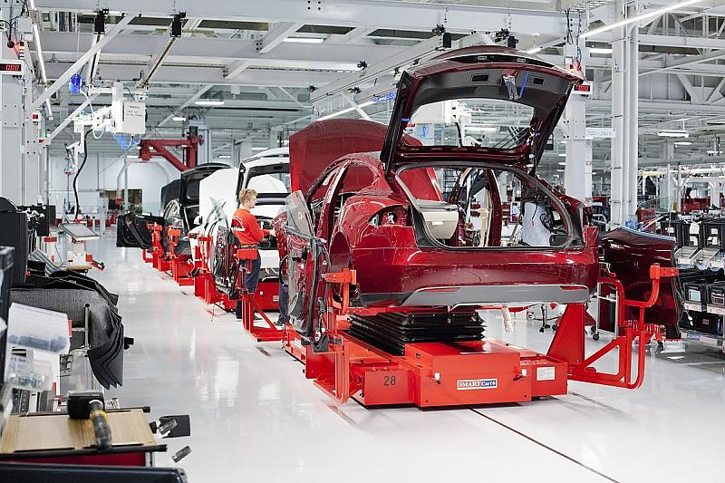 Tesla Produktion in Fremont / Kalifornien
