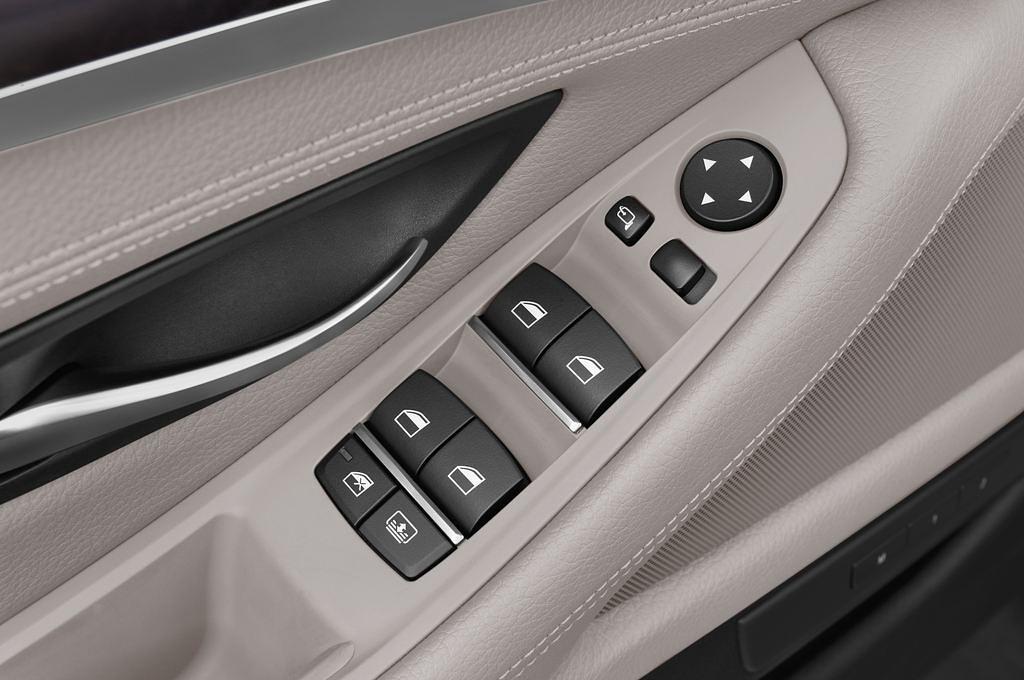 BMW 5 Series (Baujahr 2012) ActiveHybrid 5 4 Türen Bedienungselemente Tür