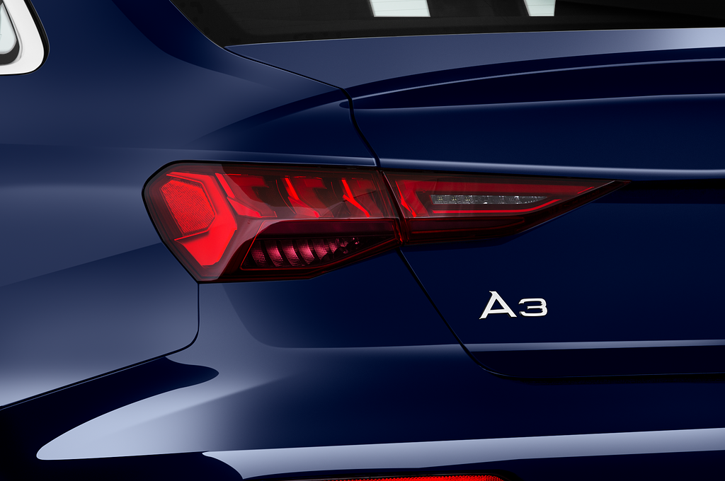 Audi A3 (Baujahr 2023) Advanced 4 Türen Rücklicht