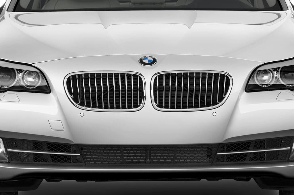 BMW 5 Series (Baujahr 2012) ActiveHybrid 5 4 Türen Kühlergrill und Scheinwerfer