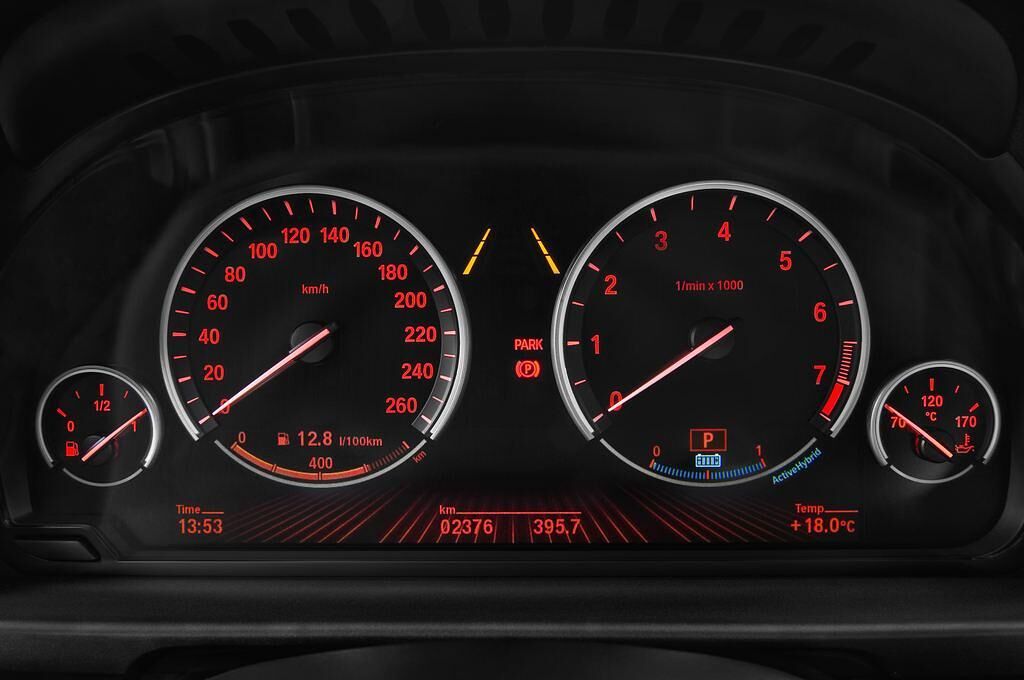 BMW 5 Series (Baujahr 2012) ActiveHybrid 5 4 Türen Tacho und Fahrerinstrumente