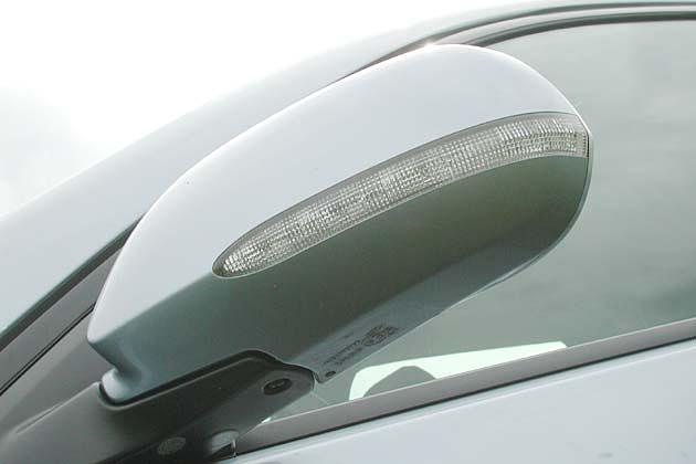 Schönes Detail: in den Außenspiegel integrierte Blinker