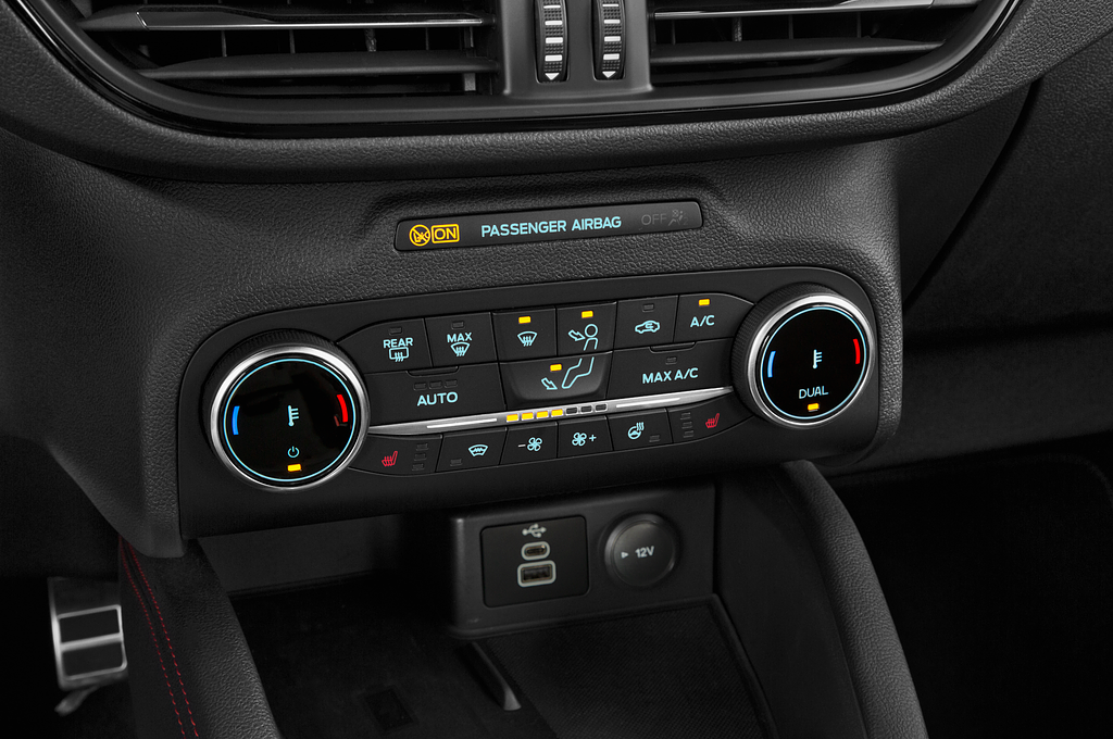 Ford Kuga Plug-in Hybrid (Baujahr 2023) ST-Line 5 Türen Temperatur und Klimaanlage