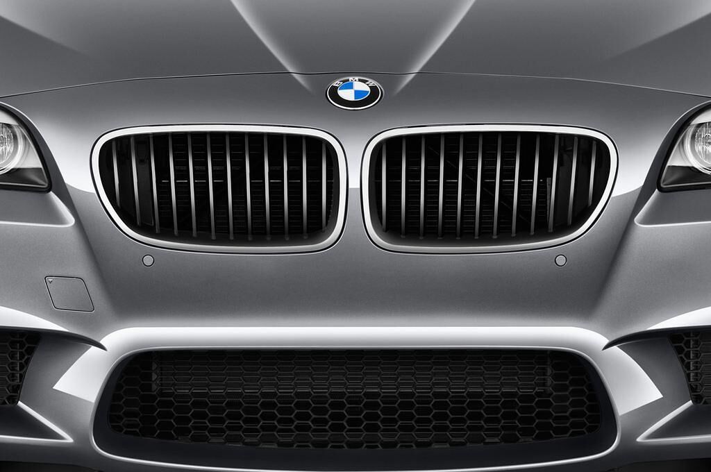 BMW M5 (Baujahr 2013) M5 4 Türen Kühlergrill und Scheinwerfer