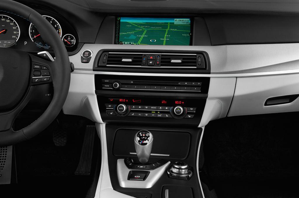 BMW M5 (Baujahr 2013) M5 4 Türen Mittelkonsole