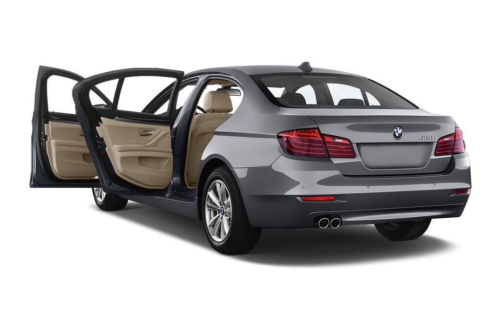 BMW 5 Series (Baujahr 2014) - 4 Türen Tür geöffnet