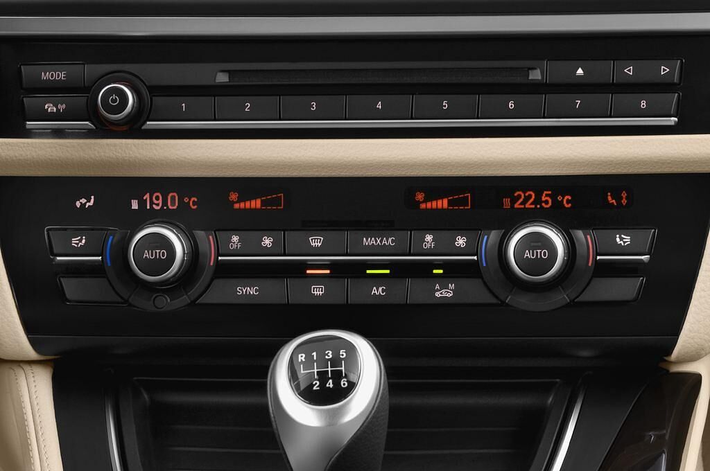 BMW 5 Series (Baujahr 2014) - 4 Türen Temperatur und Klimaanlage