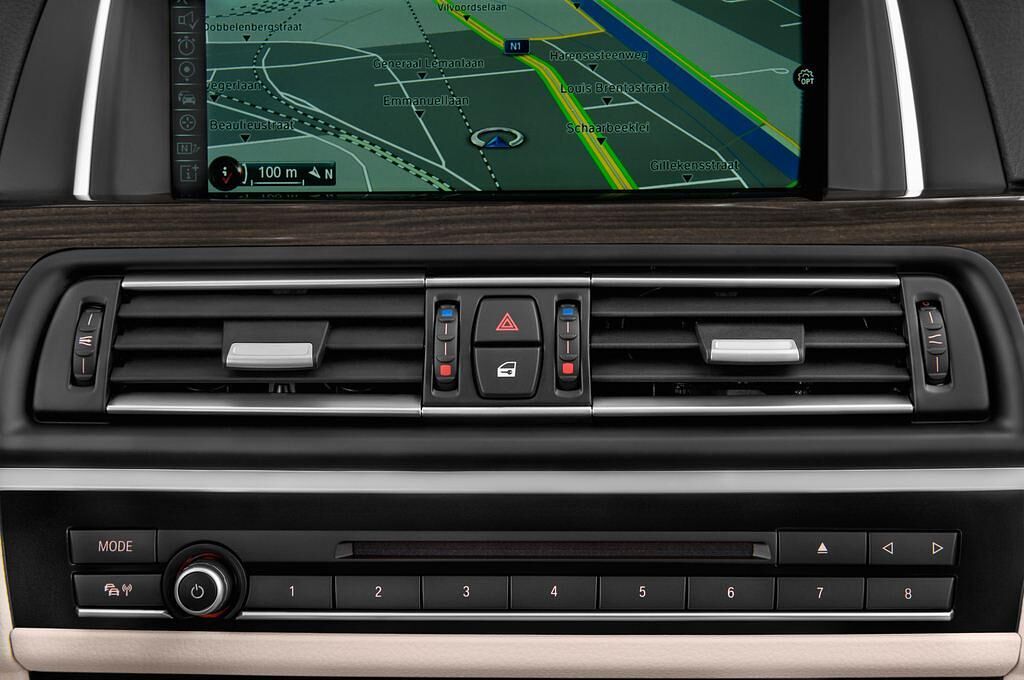 BMW 5 Series (Baujahr 2015) Activehybrid 5 A Luxury Line 4 Türen Lüftung
