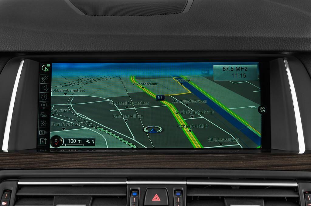 BMW 5 Series (Baujahr 2015) Activehybrid 5 A Luxury Line 4 Türen Radio und Infotainmentsystem