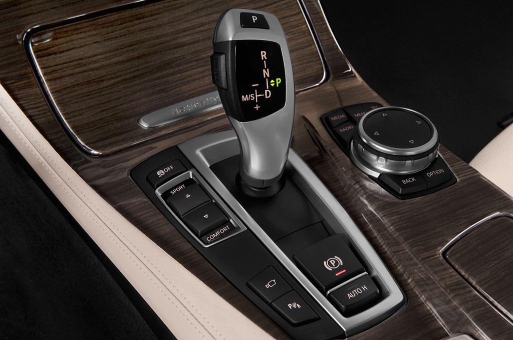 BMW 5 Series (Baujahr 2015) Activehybrid 5 A Luxury Line 4 Türen Schalthebel