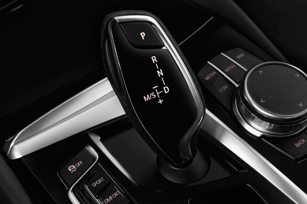 BMW 5 Series (Baujahr 2017) Sport Line 4 Türen Schalthebel