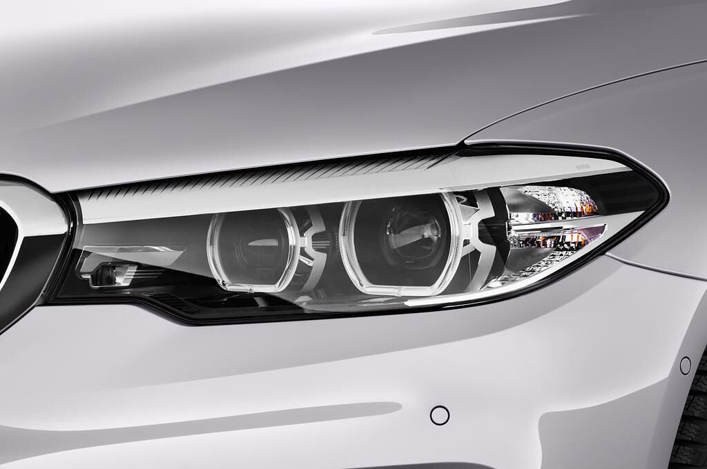 BMW 5 Series (Baujahr 2017) Sport Line 4 Türen Scheinwerfer