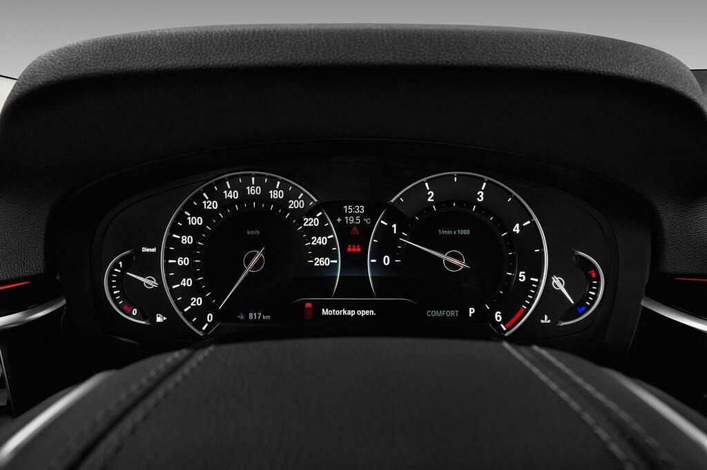 BMW 5 Series (Baujahr 2017) Sport Line 4 Türen Tacho und Fahrerinstrumente