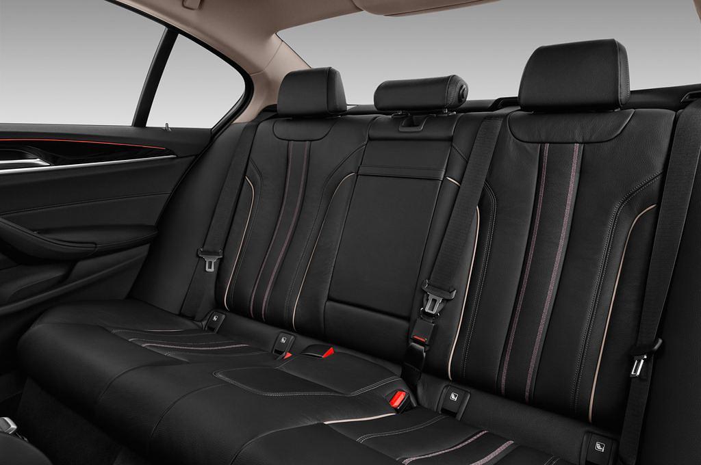 BMW 5 Series (Baujahr 2017) Sport Line 4 Türen Rücksitze