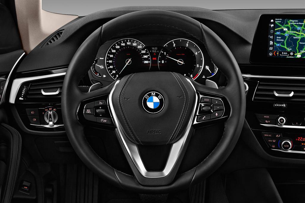 BMW 5 Series (Baujahr 2017) Sport Line 4 Türen Lenkrad