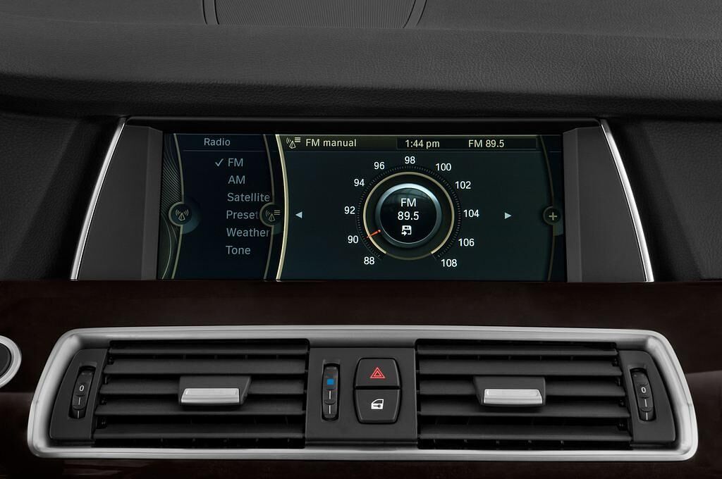 BMW 5 Series (Baujahr 2011) 550i GT 5 Türen Radio und Infotainmentsystem