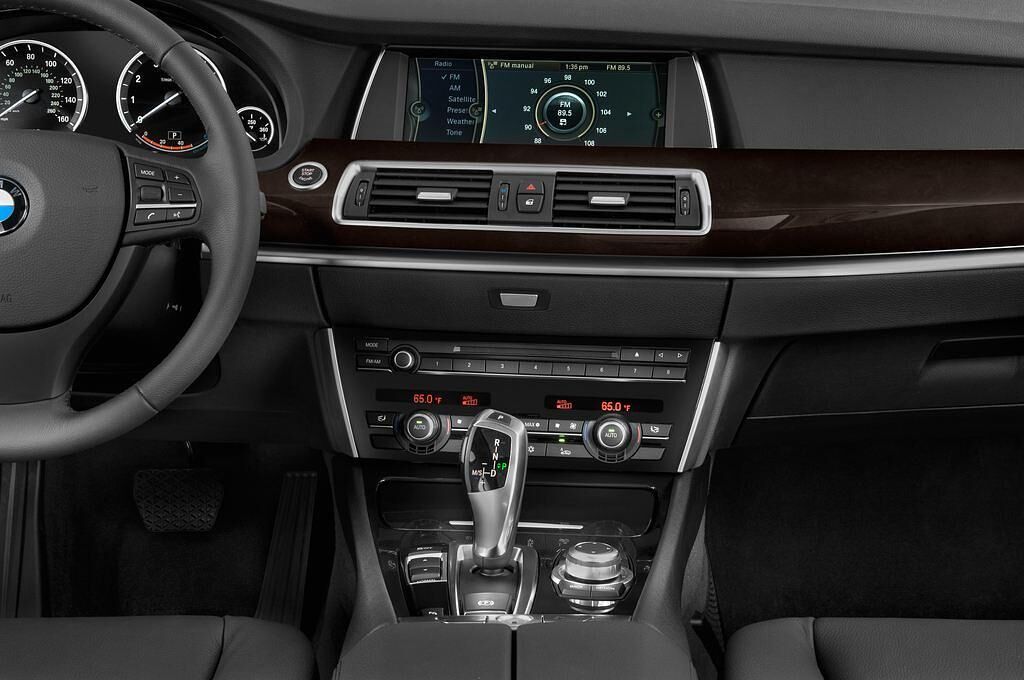 BMW 5 Series (Baujahr 2011) 550i GT 5 Türen Mittelkonsole