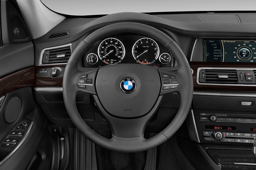 BMW 5 Series (Baujahr 2011) 550i GT 5 Türen Lenkrad