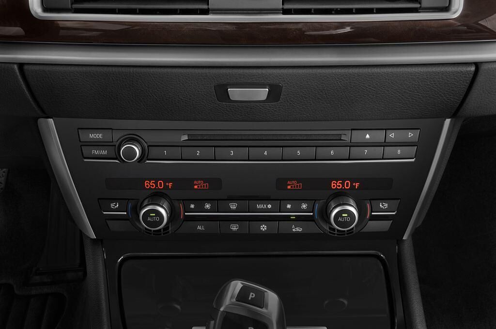 BMW 5 Series (Baujahr 2011) 550i GT 5 Türen Temperatur und Klimaanlage