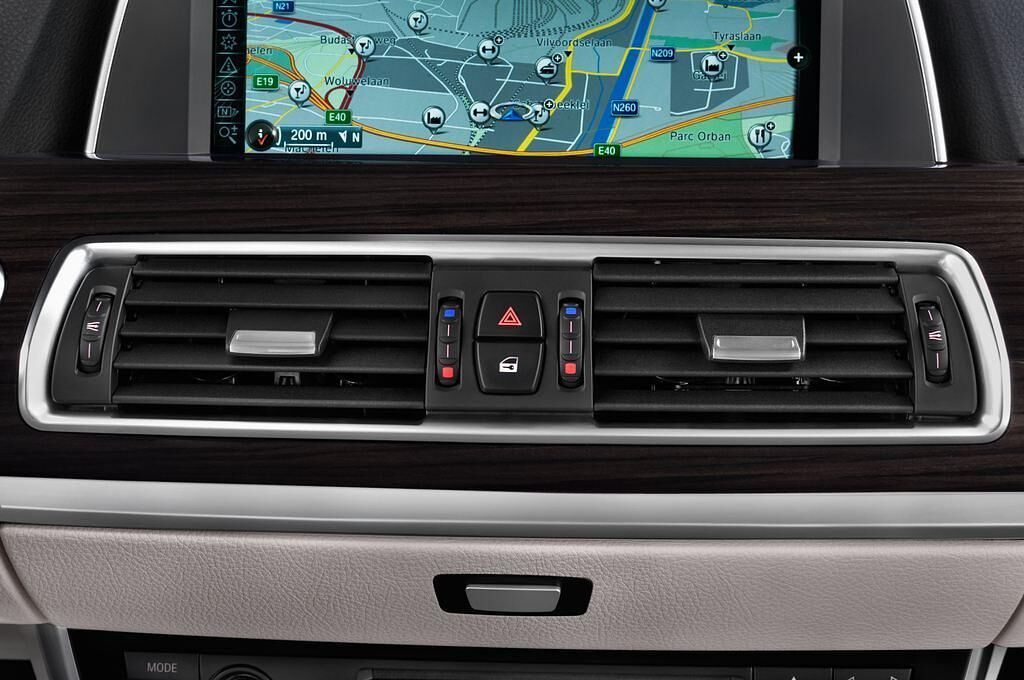 BMW 5 Series (Baujahr 2015) M Sport 2WD AT 5 Türen Lüftung