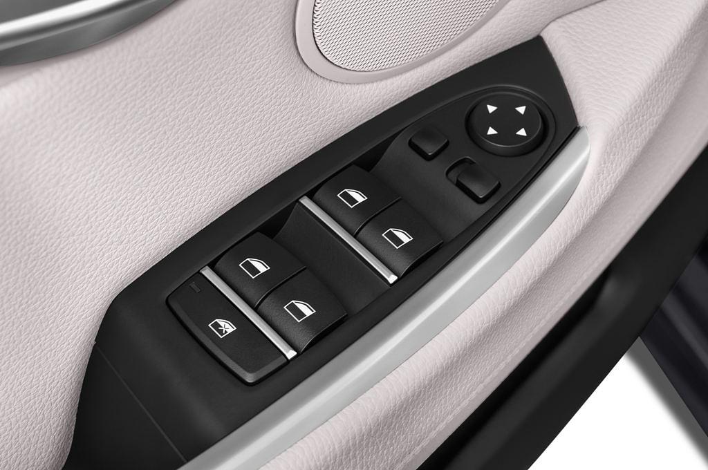 BMW 5 Series (Baujahr 2015) M Sport 2WD AT 5 Türen Bedienungselemente Tür
