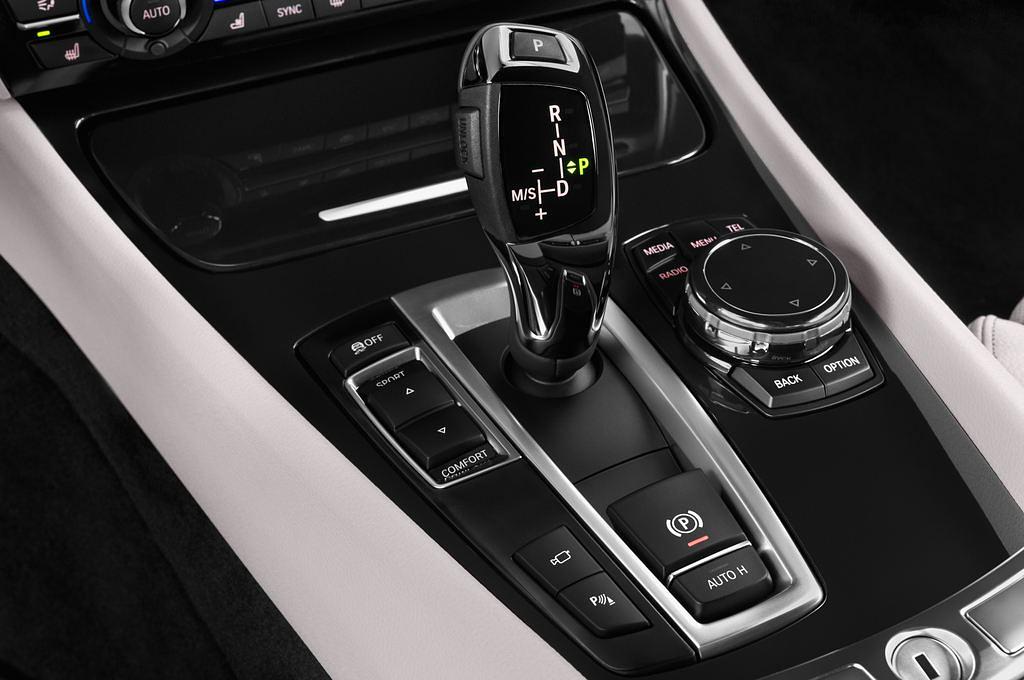 BMW 5 Series (Baujahr 2015) M Sport 2WD AT 5 Türen Schalthebel