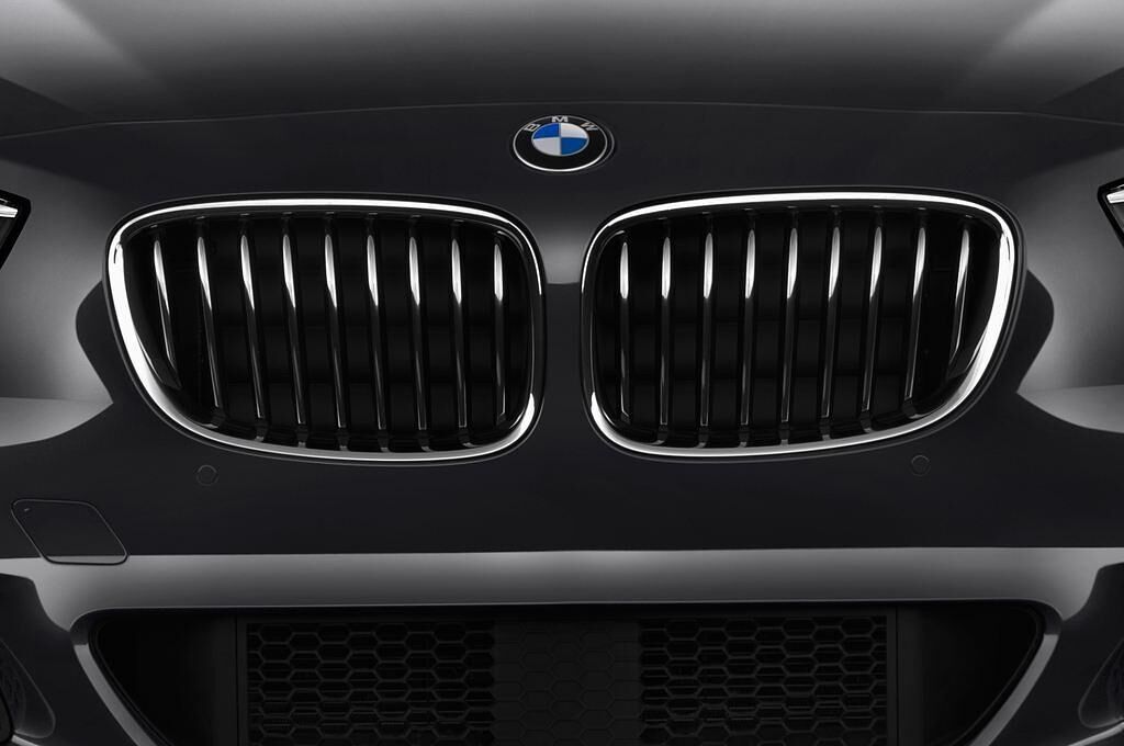 BMW 5 Series (Baujahr 2015) M Sport 2WD AT 5 Türen Kühlergrill und Scheinwerfer