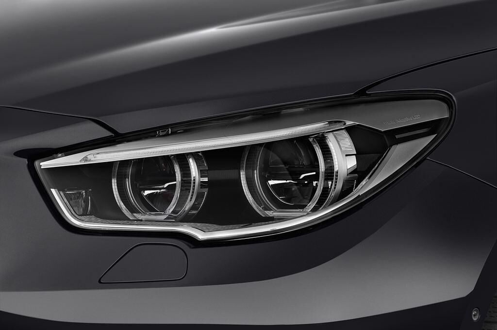 BMW 5 Series (Baujahr 2015) M Sport 2WD AT 5 Türen Scheinwerfer