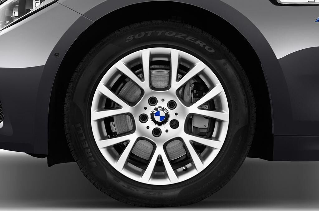 BMW 5 Series (Baujahr 2015) M Sport 2WD AT 5 Türen Reifen und Felge