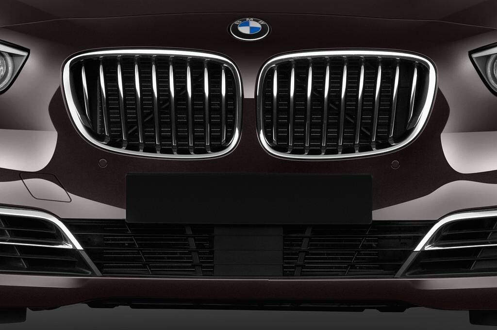 BMW 5 Series (Baujahr 2016) Luxury Line 5 Türen Kühlergrill und Scheinwerfer