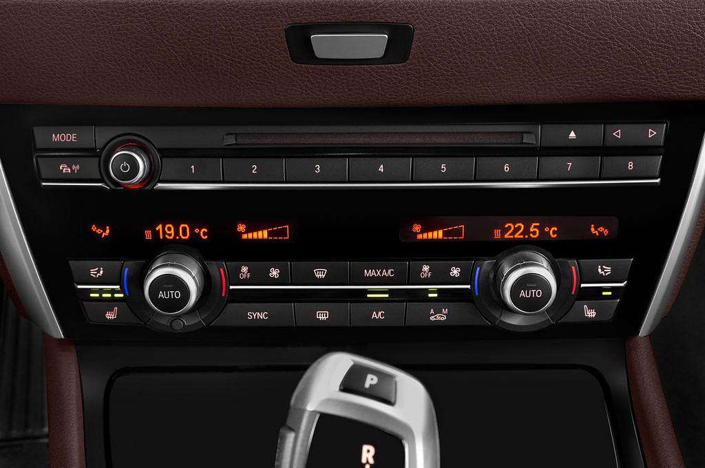 BMW 5 Series (Baujahr 2016) Luxury Line 5 Türen Temperatur und Klimaanlage