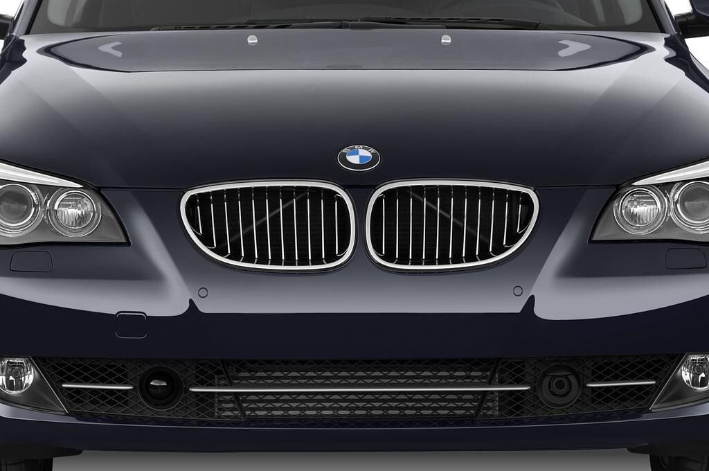 BMW 5 Series (Baujahr 2009) 535d 5 Türen Kühlergrill und Scheinwerfer