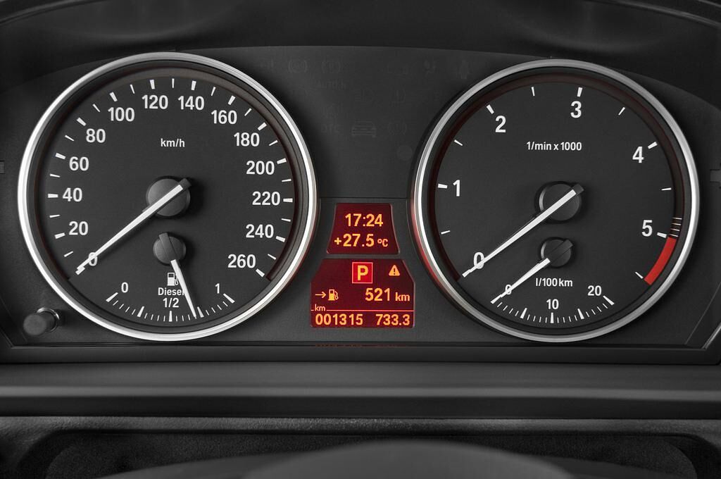 BMW 5 Series (Baujahr 2009) 535d 5 Türen Tacho und Fahrerinstrumente