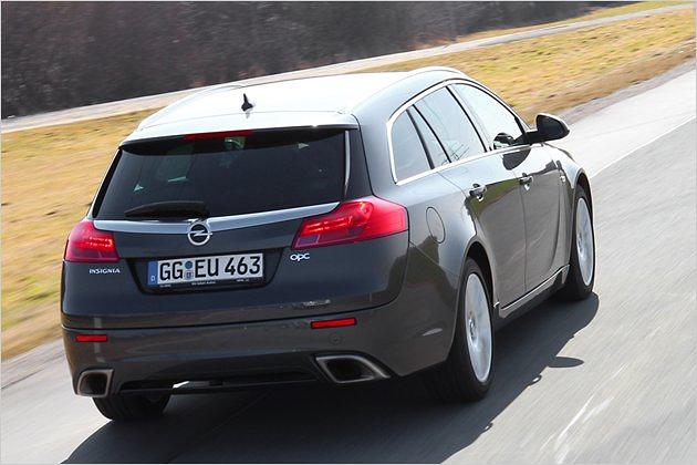 In 6,6 Sekunden spurtet der Opel Insignia Sports Tourer OPC Automatik Unlimited auf Tempo 100