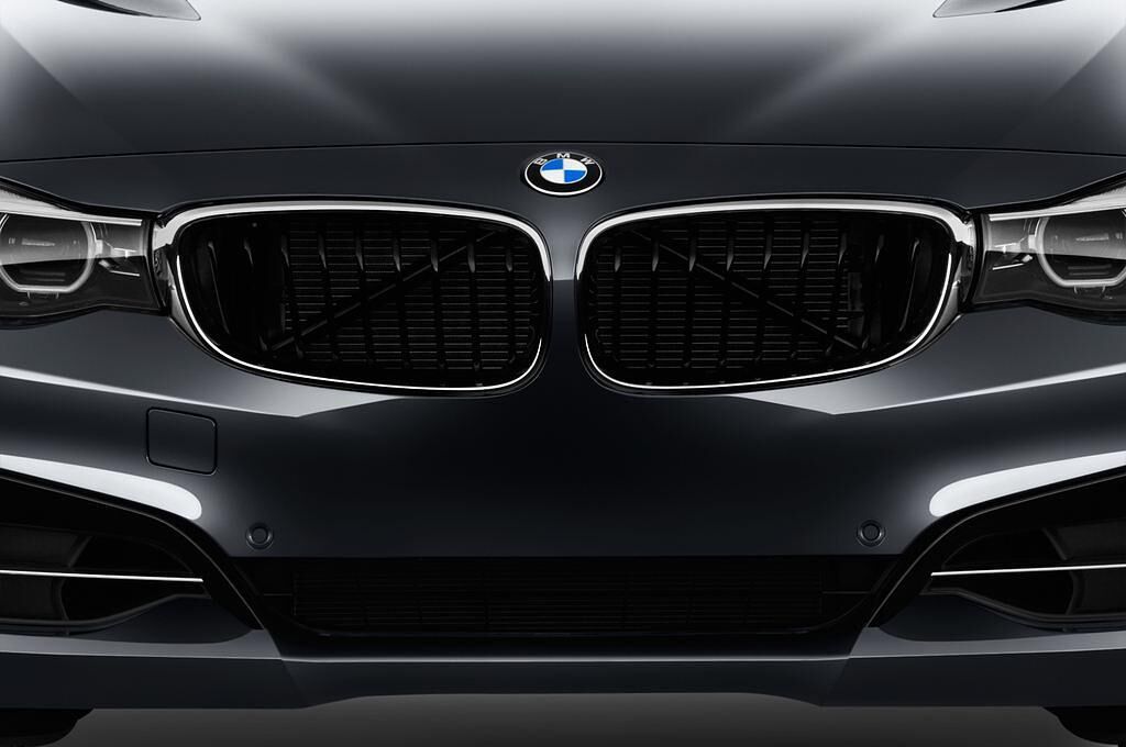 BMW 3 Series Gran Turismo (Baujahr 2017) Sport Line 5 Türen Kühlergrill und Scheinwerfer