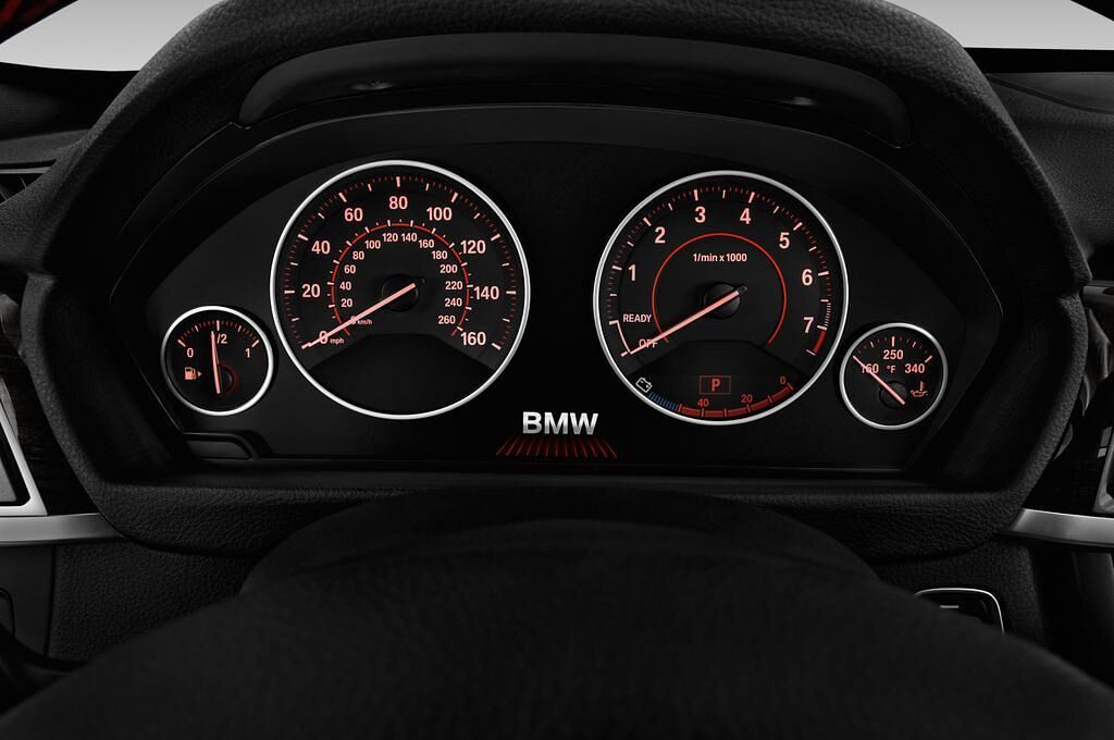 BMW 3 Series Gran Turismo (Baujahr 2017) Sport Line 5 Türen Tacho und Fahrerinstrumente