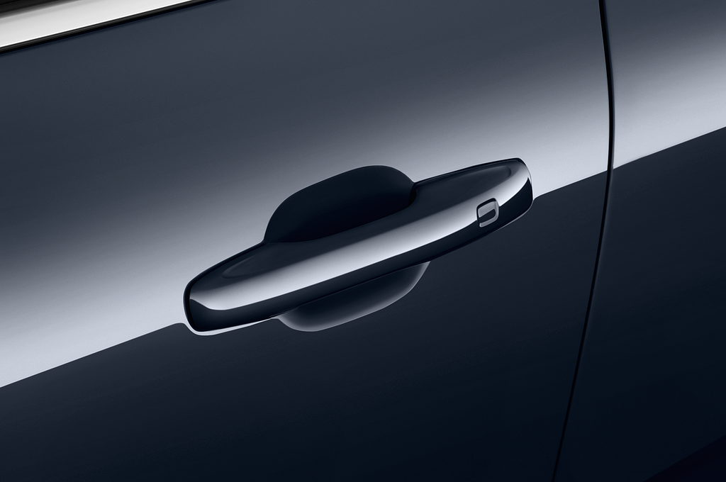 Volvo XC60 (Baujahr 2022) Momentum 5 Türen Türgriff